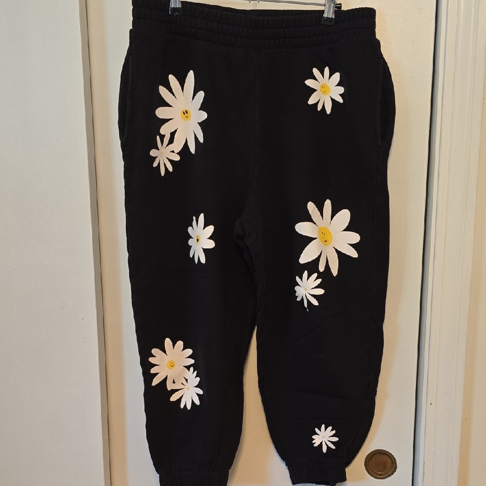 Black Bottoms with White Daisy Print